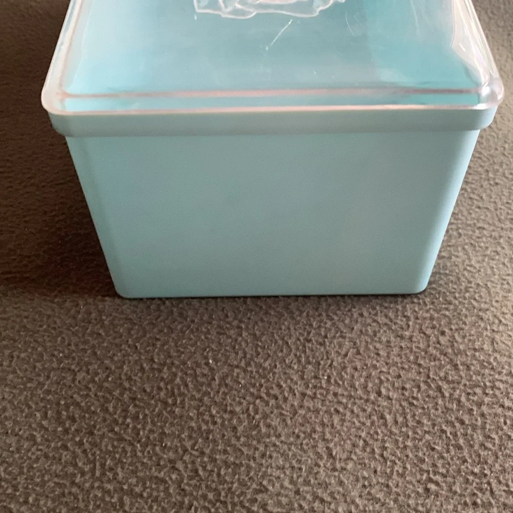 Vintage Wil-hold blue plastic container with lid. Approx 10” x 5” x 3 3/4”